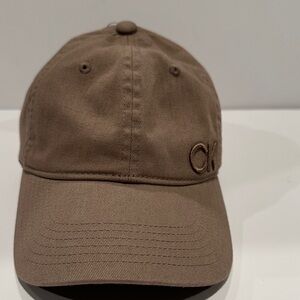 NWT Calvin Klein Ladies/Men’s Cap with adjustable back.